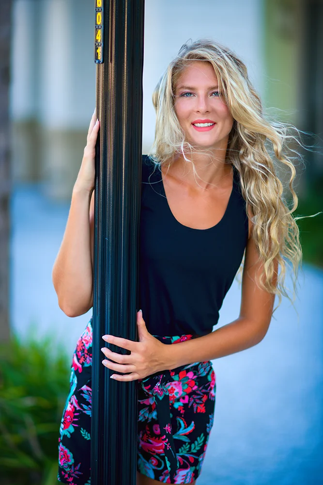 Outdoor portrait of a blond fashion model at a lamp post